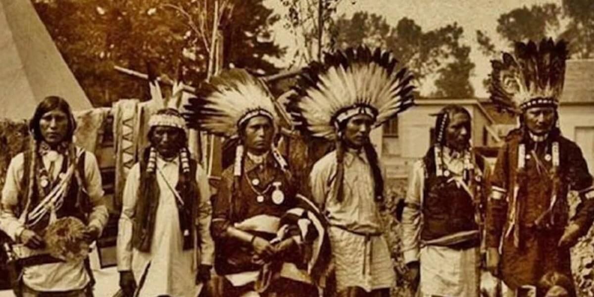Apache Tribe (Southwestern United States) History, Dress, Clothes, Language, Facts